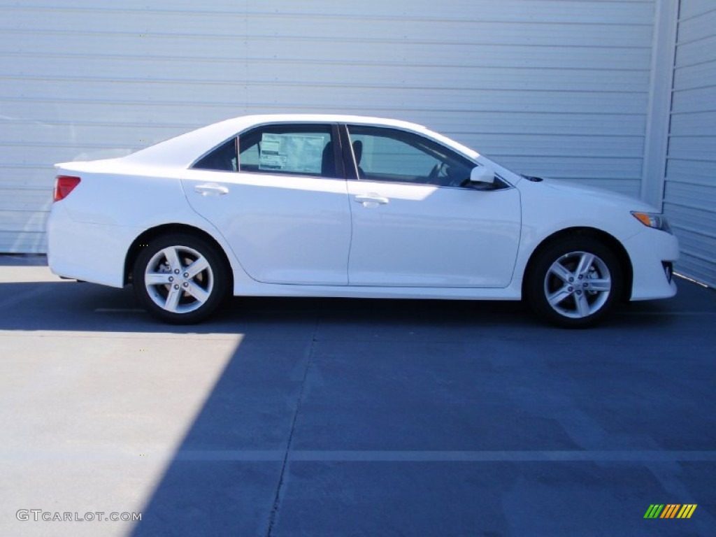 2014 Camry SE - Super White / Black/Ash photo #3