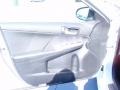 2014 Super White Toyota Camry SE  photo #23
