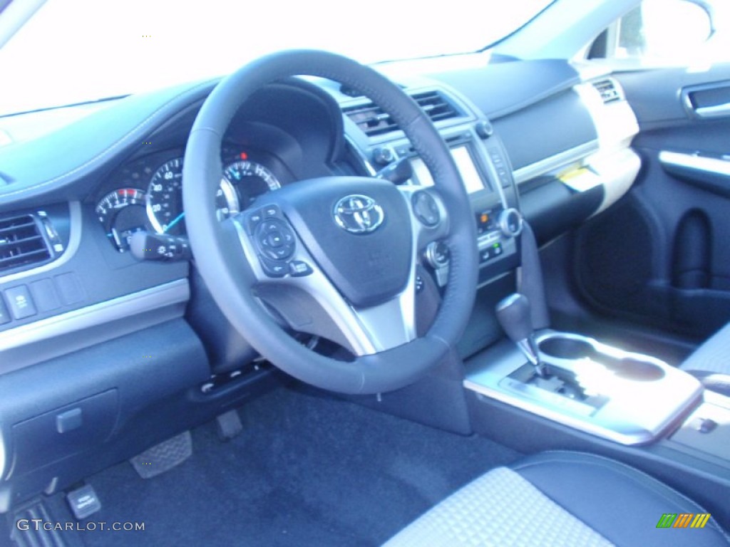 2014 Camry SE - Super White / Black/Ash photo #25