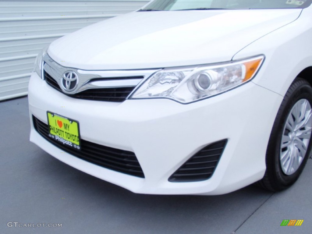 2014 Camry LE - Super White / Ash photo #10