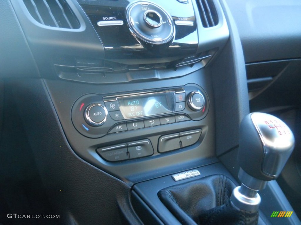 2014 Ford Focus ST Hatchback Controls Photo #90180253