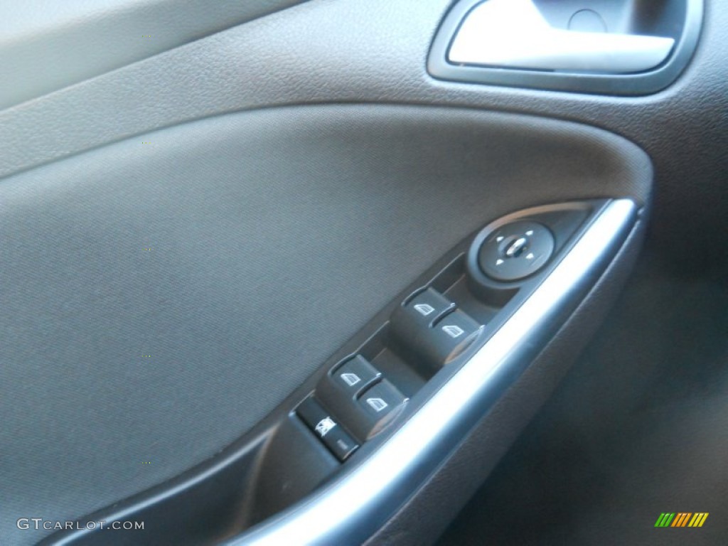 2014 Ford Focus ST Hatchback Controls Photo #90180304