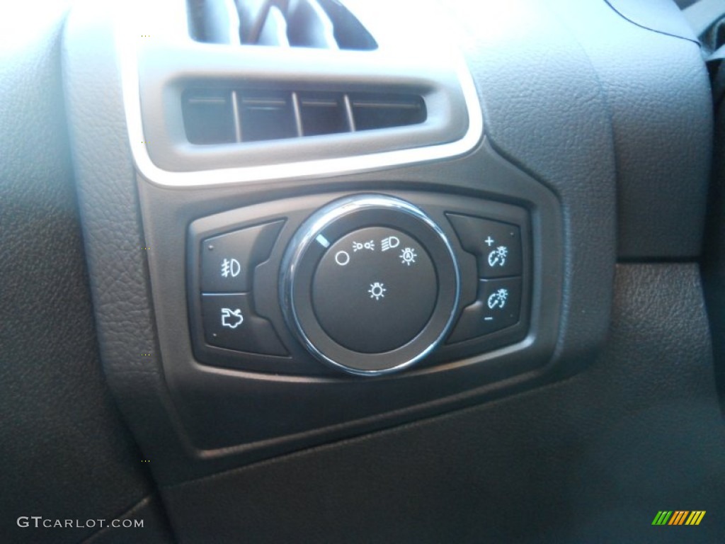 2014 Ford Focus ST Hatchback Controls Photo #90180313