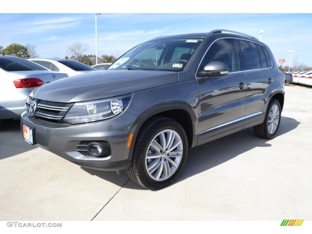 Pepper Gray Metallic Volkswagen Tiguan