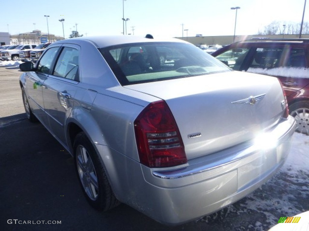 2005 300 C HEMI AWD - Bright Silver Metallic / Dark Slate Gray/Medium Slate Gray photo #2