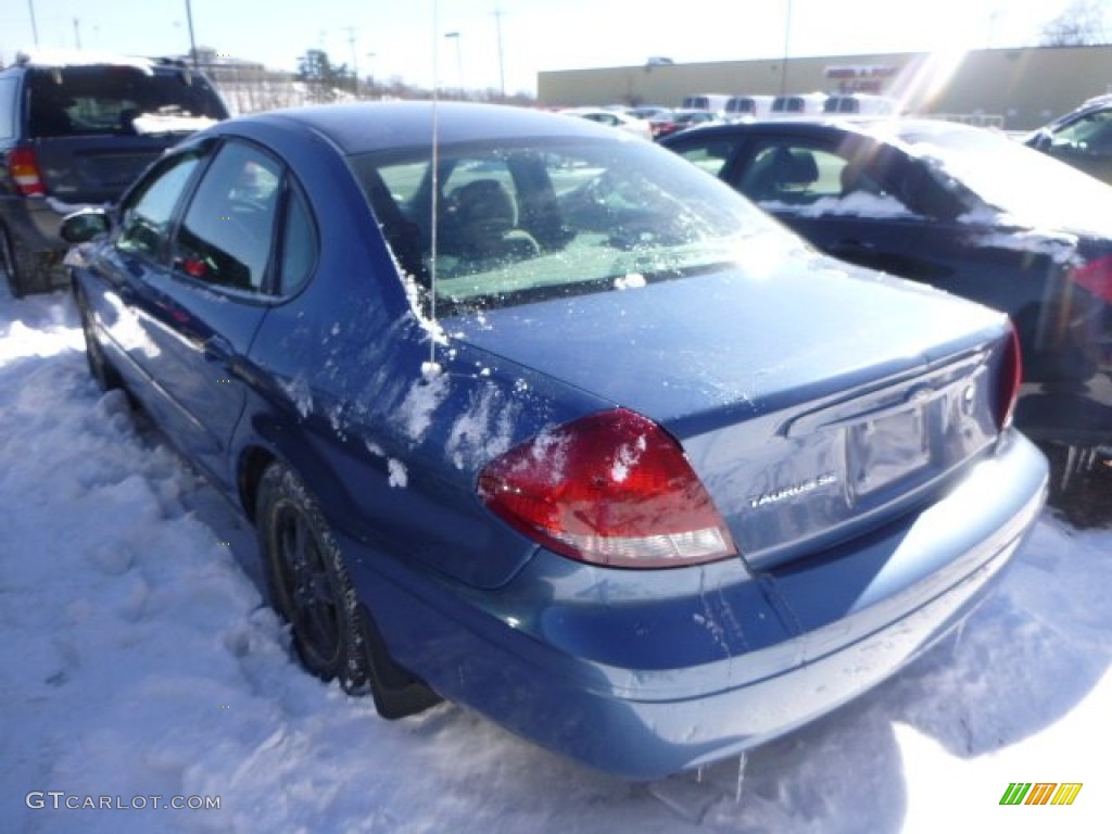 2004 Taurus SE Sedan - True Blue Metallic / Dark Charcoal photo #2