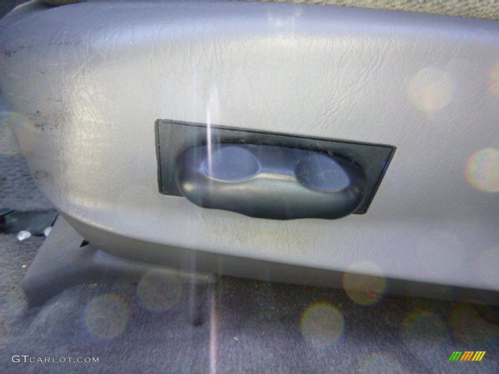 2004 Taurus SE Sedan - True Blue Metallic / Dark Charcoal photo #10