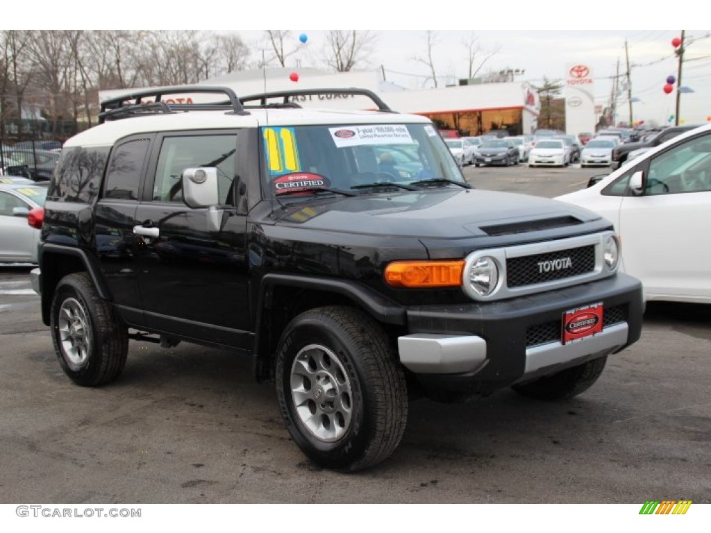 Black Toyota FJ Cruiser