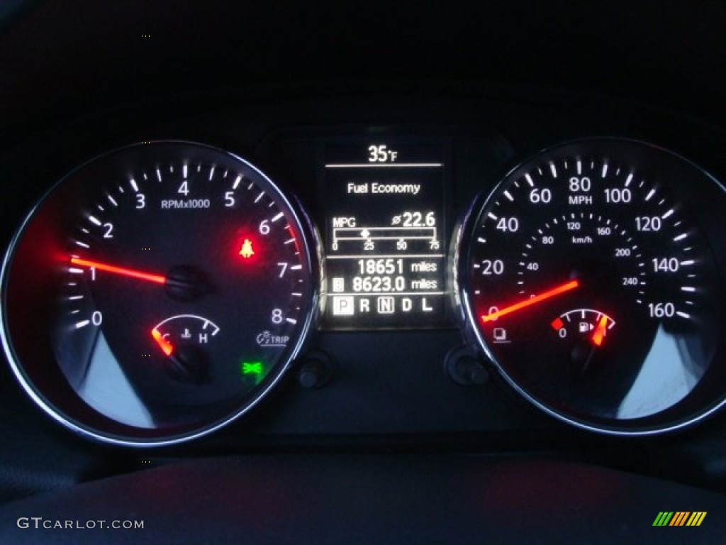 2011 Rogue S AWD - Cayenne Red / Black photo #11