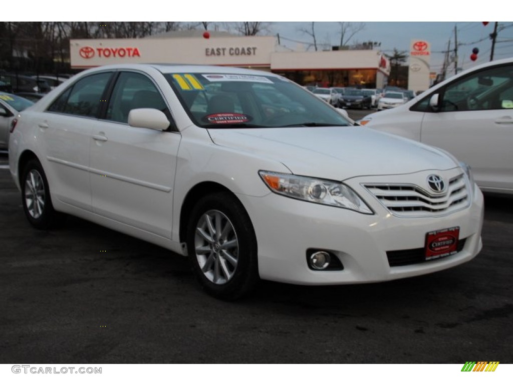 2011 Camry XLE - Super White / Bisque photo #1