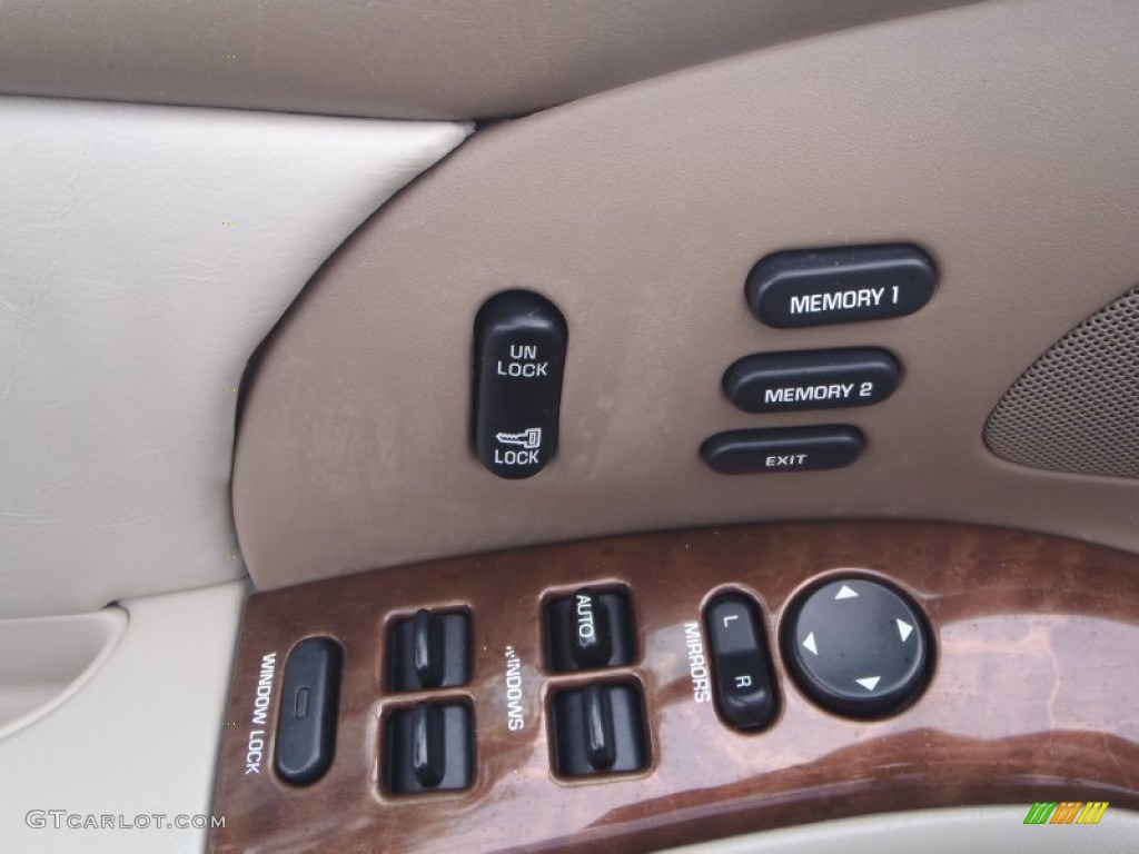 2004 Buick Park Avenue Standard Park Avenue Model Controls Photo #90191039