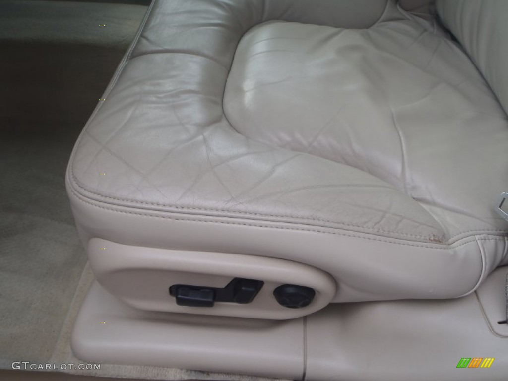 2004 Park Avenue  - White Diamond Pearl / Light Cashmere photo #14