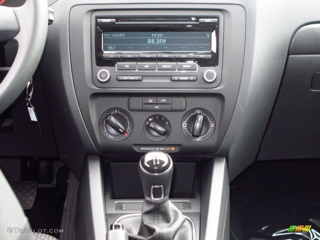 2014 Volkswagen Jetta S Sedan Controls Photo #90194069