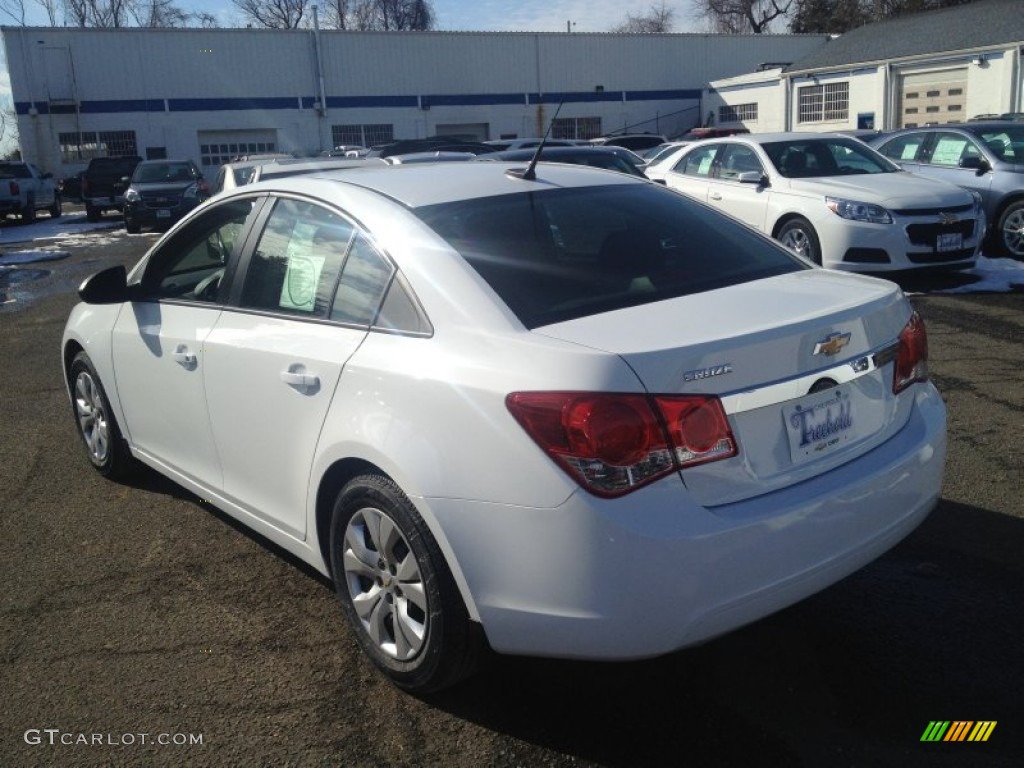 2014 Cruze LS - Summit White / Jet Black/Medium Titanium photo #4