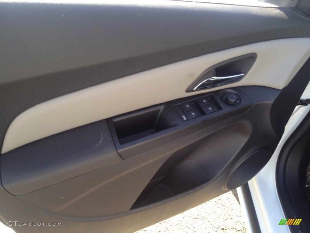2014 Cruze LS - Summit White / Jet Black/Medium Titanium photo #8