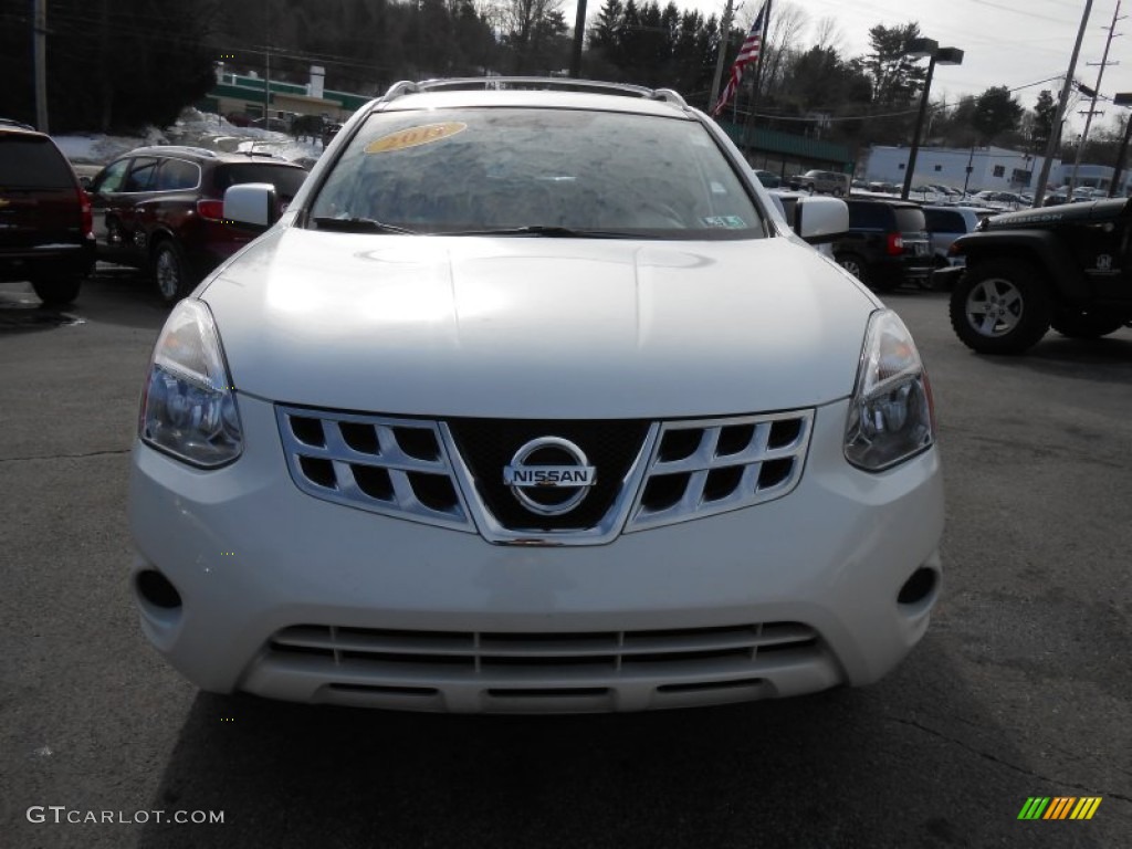2011 Rogue SV AWD - Pearl White / Black photo #2