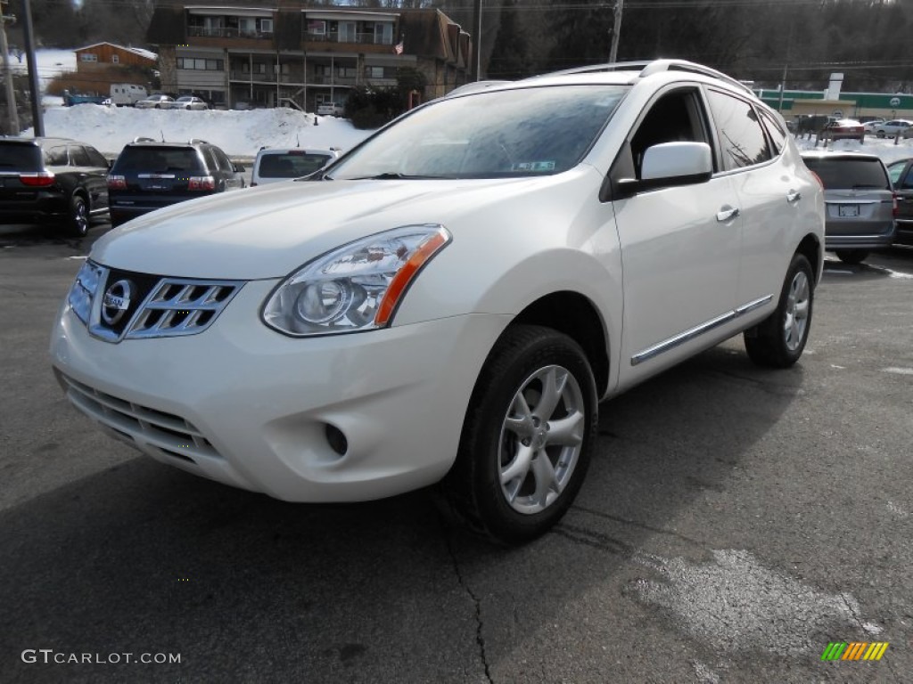 2011 Rogue SV AWD - Pearl White / Black photo #3
