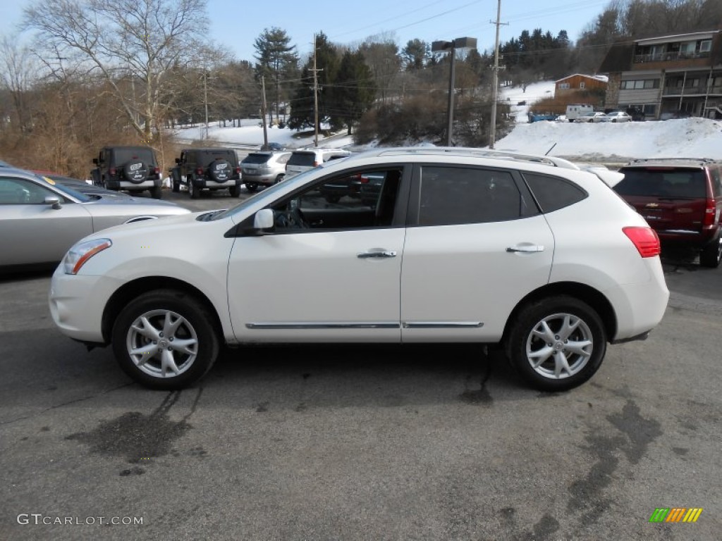 2011 Rogue SV AWD - Pearl White / Black photo #4
