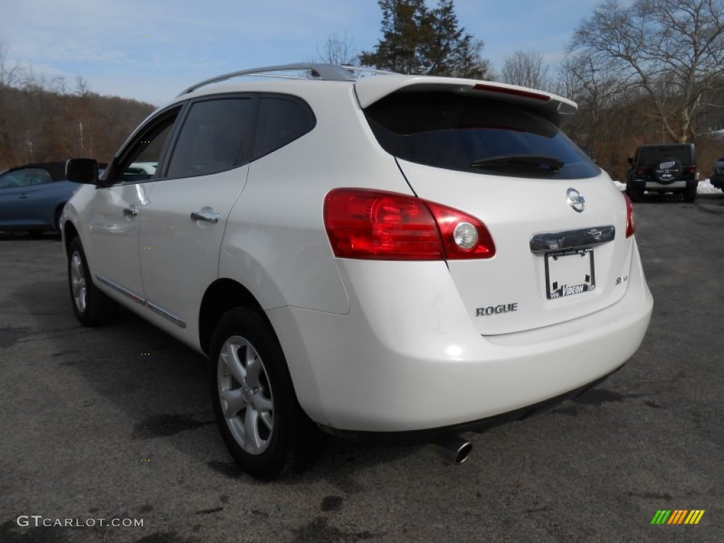 2011 Rogue SV AWD - Pearl White / Black photo #5