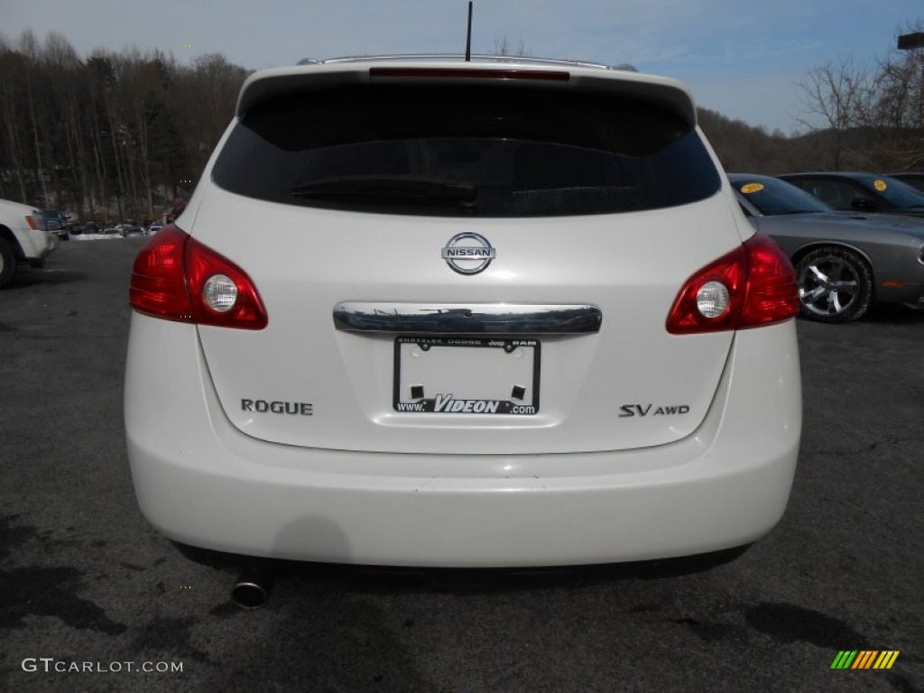 2011 Rogue SV AWD - Pearl White / Black photo #6