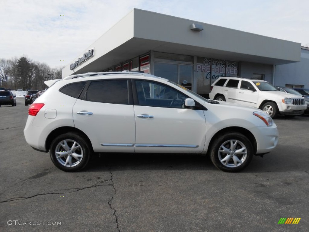 2011 Rogue SV AWD - Pearl White / Black photo #8