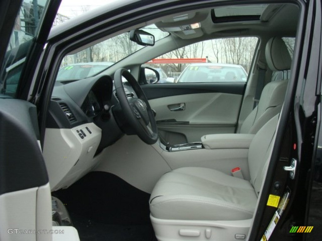 2013 Toyota Venza XLE AWD Front Seat Photos