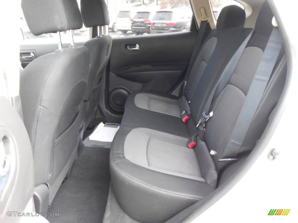 2011 Rogue SV AWD - Pearl White / Black photo #17