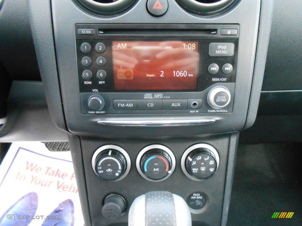 2011 Rogue SV AWD - Pearl White / Black photo #23