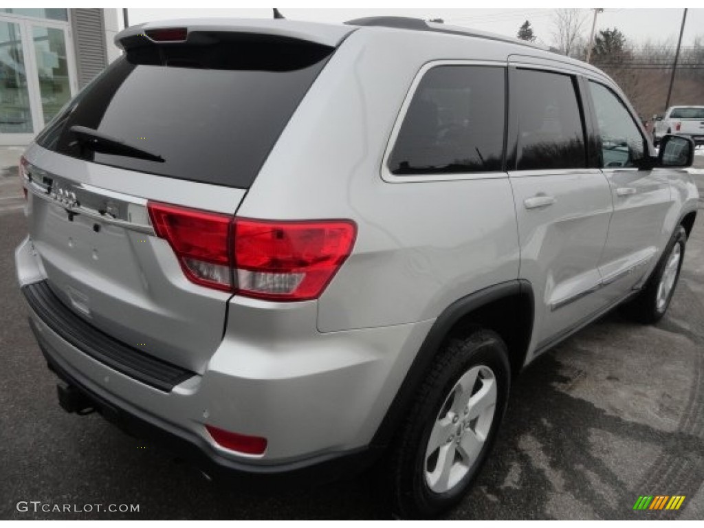 Bright Silver Metallic Jeep Grand Cherokee