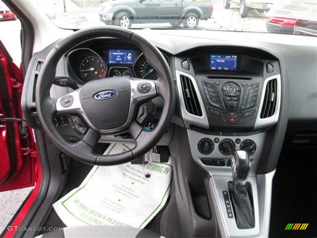 2012 Focus SE Sport Sedan - Red Candy Metallic / Two-Tone Sport photo #10