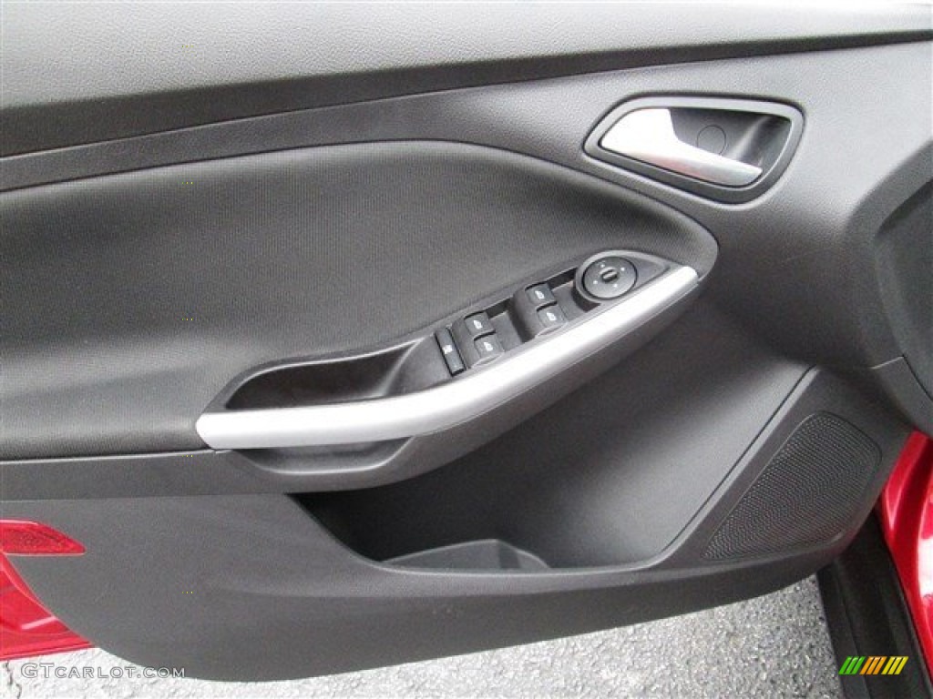 2012 Focus SE Sport Sedan - Red Candy Metallic / Two-Tone Sport photo #13