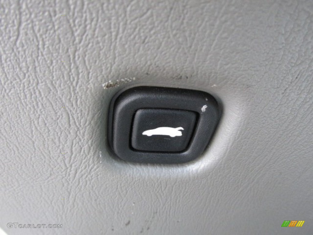 2005 Impala  - Medium Gray Metallic / Medium Gray photo #16