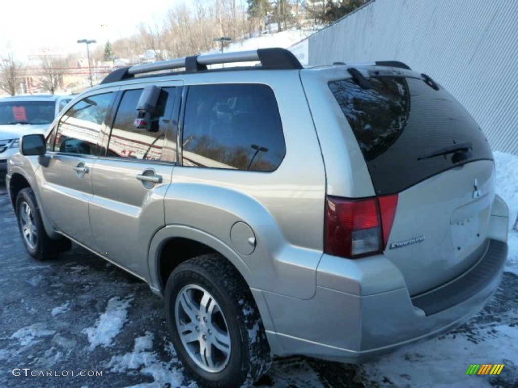 2007 Endeavor SE AWD - Platinum Pearl / Black photo #3