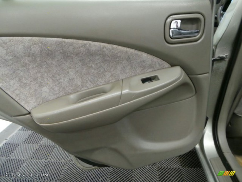2003 Sentra XE - Radium Gray / Stone Gray photo #12