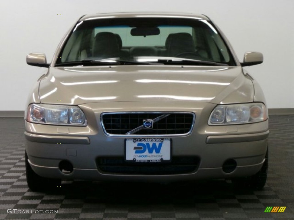 2005 S60 2.4 - Lunar Gold Metallic / Taupe/Light Taupe photo #2