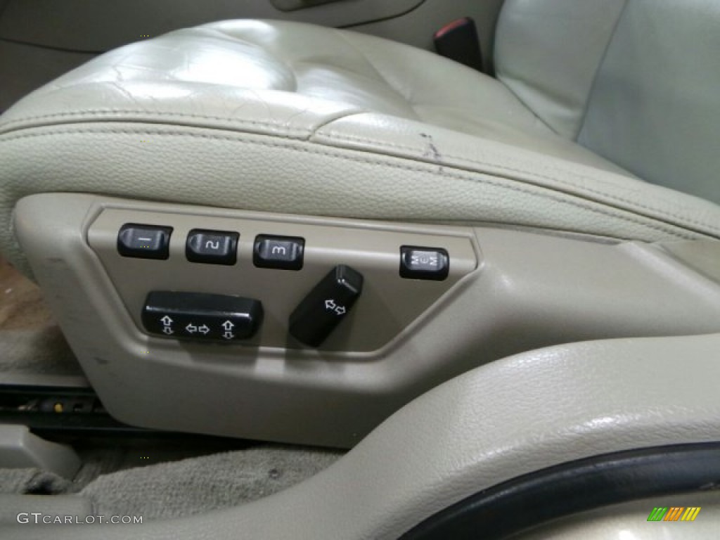 2005 S60 2.4 - Lunar Gold Metallic / Taupe/Light Taupe photo #10