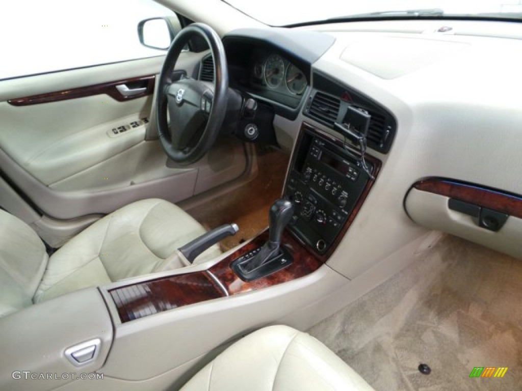 2005 S60 2.4 - Lunar Gold Metallic / Taupe/Light Taupe photo #23
