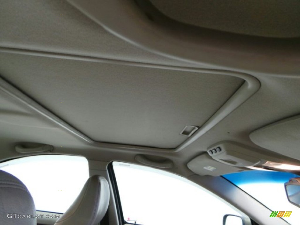 2005 S60 2.4 - Lunar Gold Metallic / Taupe/Light Taupe photo #25
