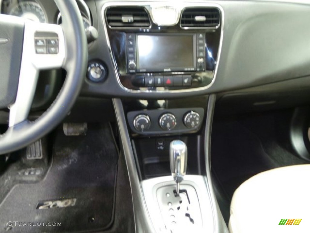 2012 200 Limited Sedan - Tungsten Metallic / Black/Light Frost photo #17