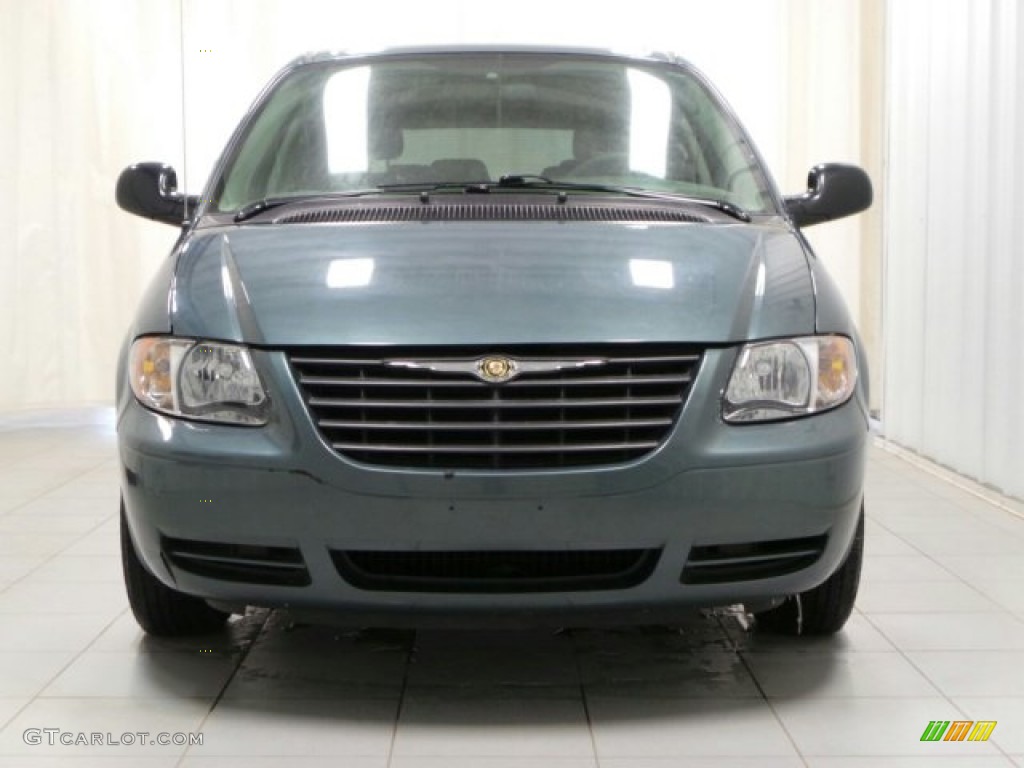 2006 Town & Country  - Magnesium Pearl / Dark Khaki/Light Graystone photo #2