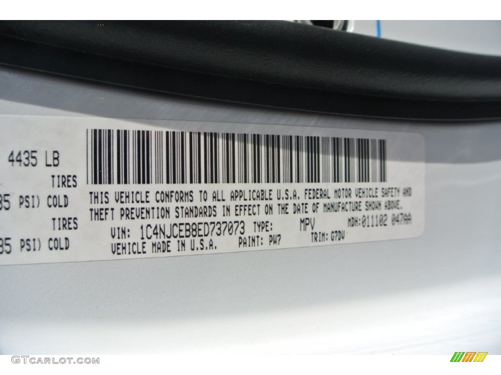 2014 Compass Latitude - Bright White / Dark Slate Gray photo #8