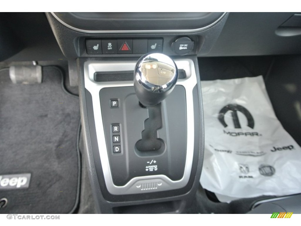 2014 Compass Latitude - Bright White / Dark Slate Gray photo #10