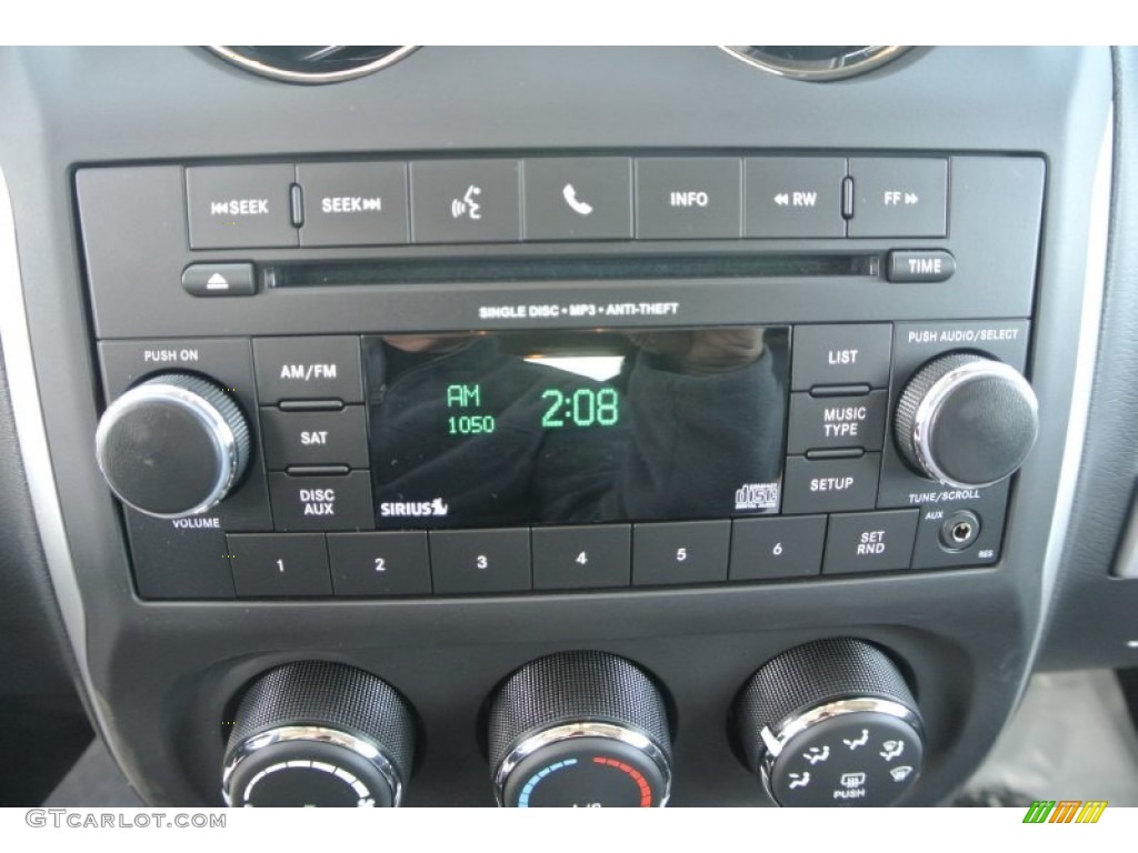 2014 Compass Latitude - Bright White / Dark Slate Gray photo #12