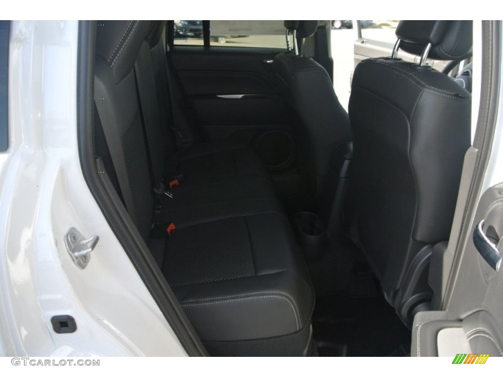 2014 Compass Latitude - Bright White / Dark Slate Gray photo #16