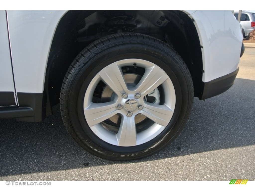 2014 Compass Latitude - Bright White / Dark Slate Gray photo #18