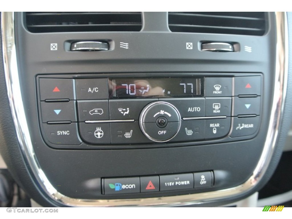 2014 Chrysler Town & Country Limited Controls Photo #90235403