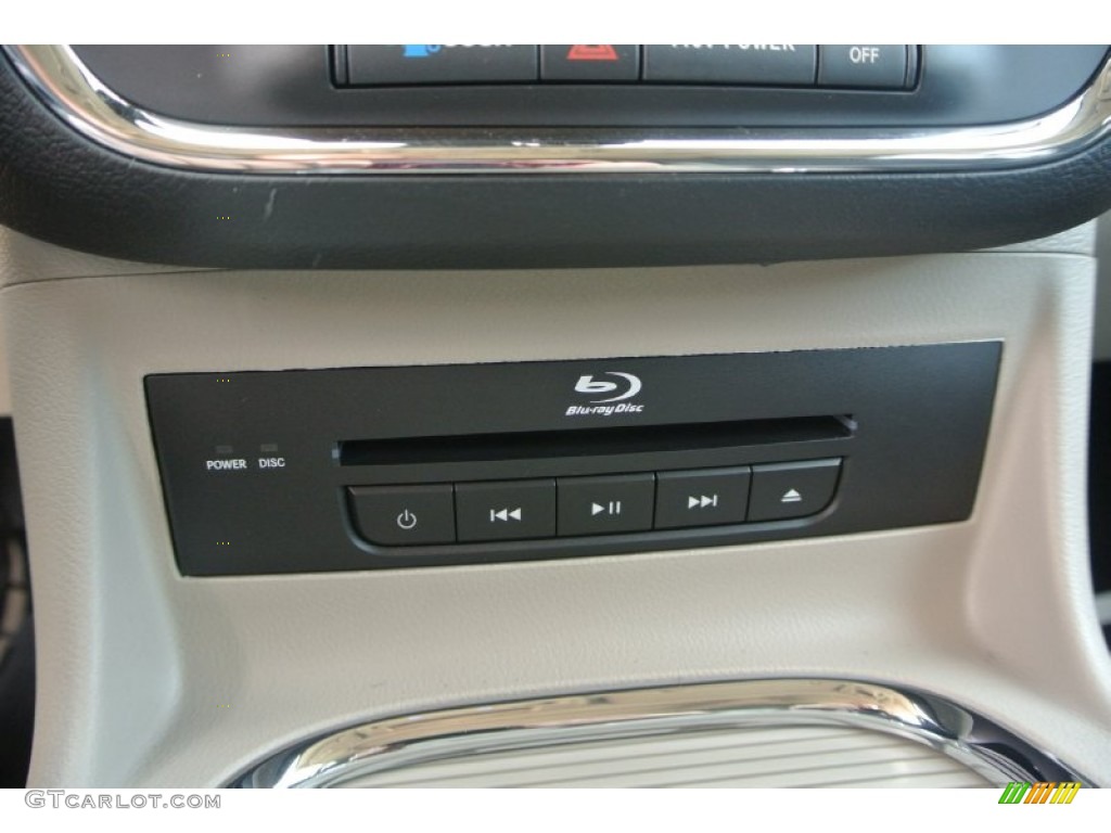 2014 Chrysler Town & Country Limited Controls Photo #90235412