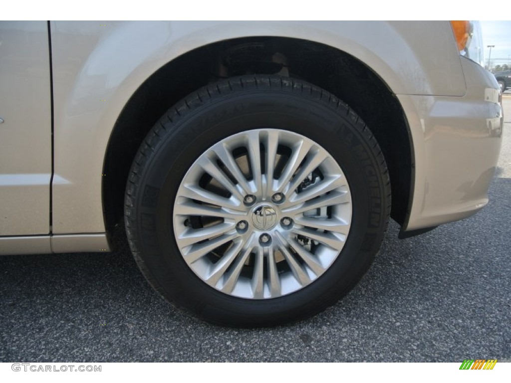 2014 Chrysler Town & Country Limited Wheel Photos