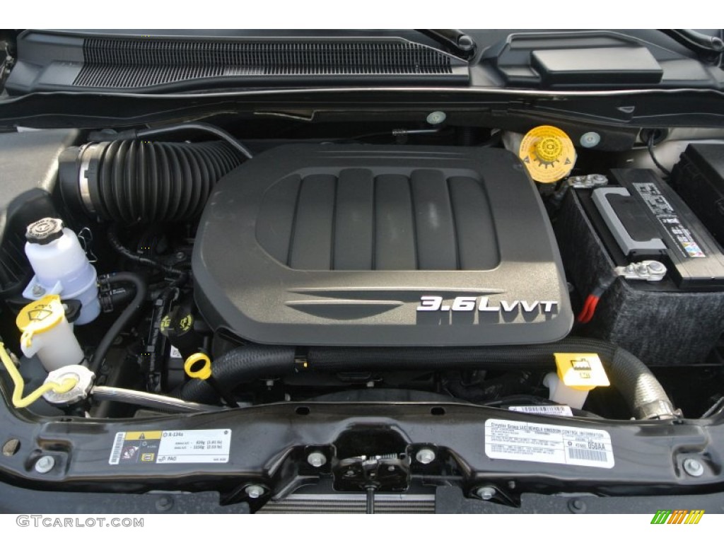 2014 Chrysler Town & Country Limited Engine Photos