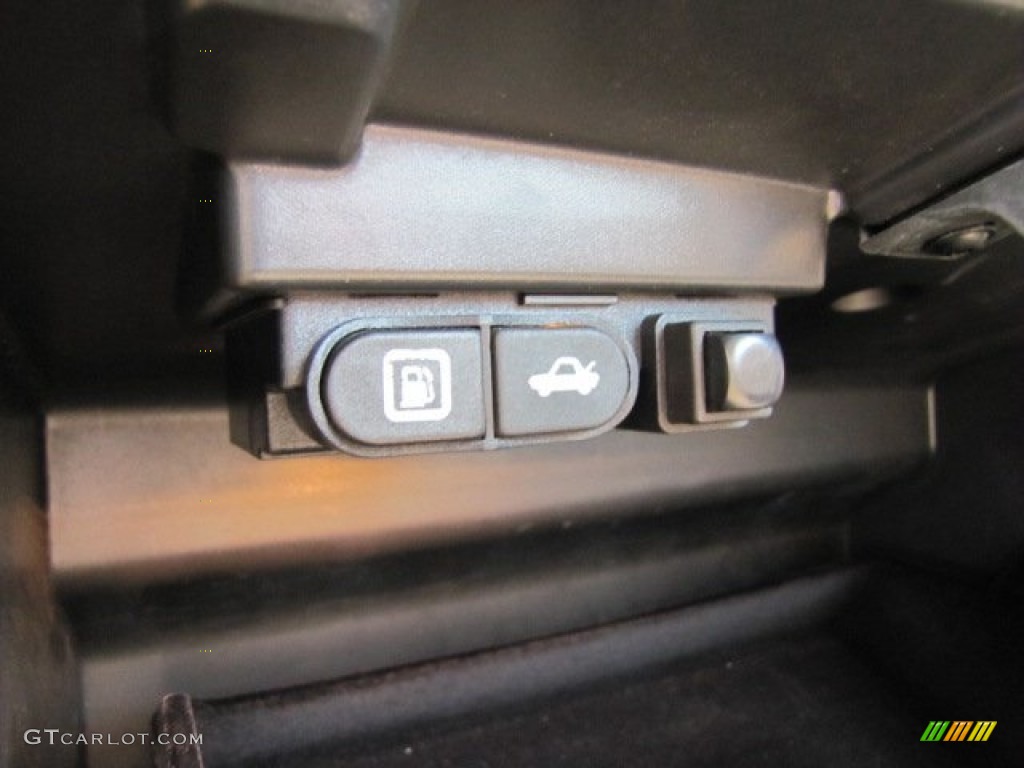 2006 Maserati GranSport Coupe Controls Photo #90238094